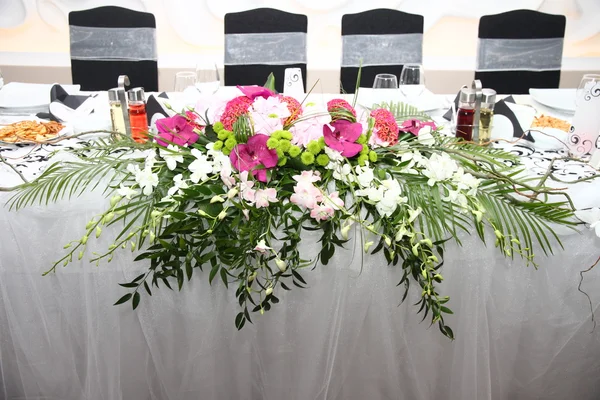 結婚式のテーブルの花のデザイン ストックフォト