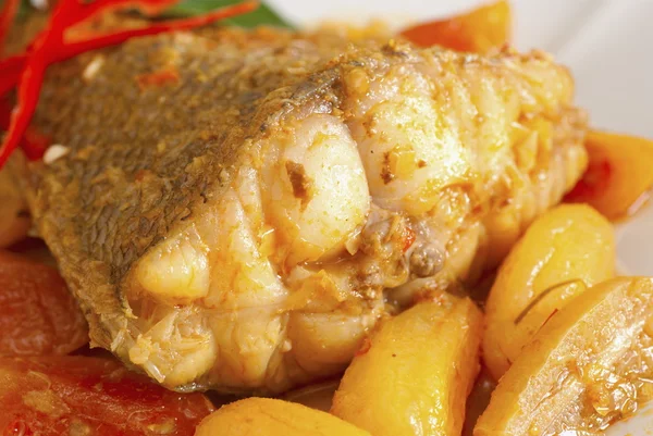 Tamarind Fish Tail Curry com Averrhoa Belimbing — Fotografia de Stock