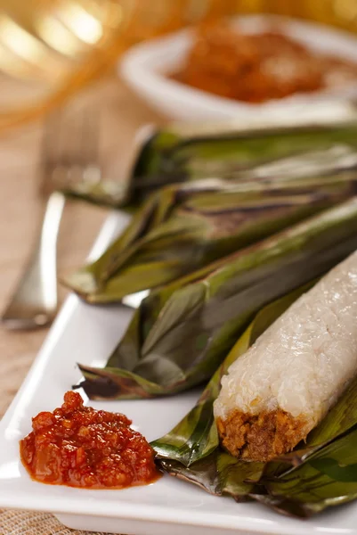 Lemper - Rollos de arroz salado a la parrilla — Foto de Stock