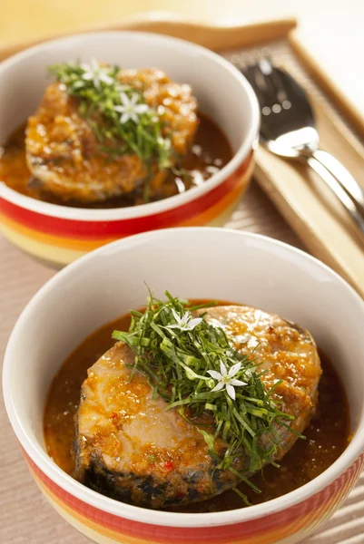 Thai Spicy Fish Steaks Topped with Sawtooth Coriander — Stock Photo, Image