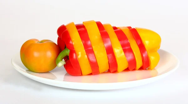 Paprika in einem rot-gelben Streifen — Stockfoto