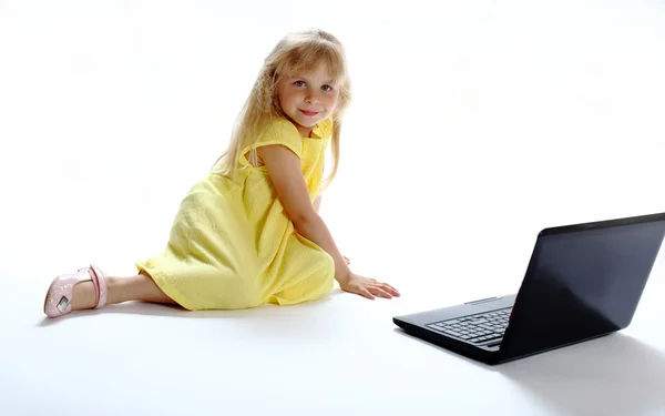 First acquaintance to a laptop — Stock Photo, Image