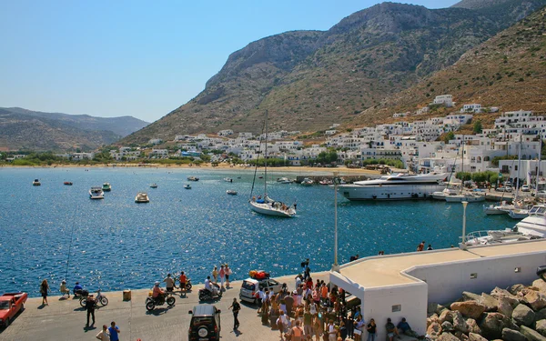 Porto de Kamares, ilha de Sifnos, Cíclades, Grécia — Fotografia de Stock