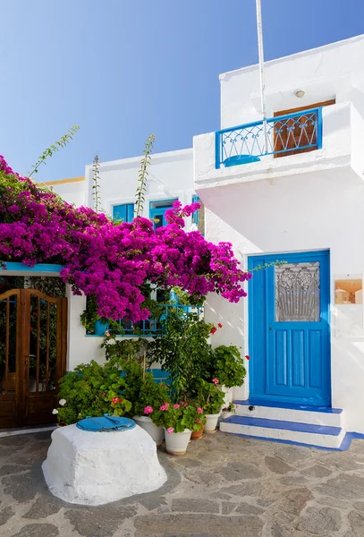 Tradiční kykládské architektury v obci plaka, melu ostrov, Řecko — Stock fotografie