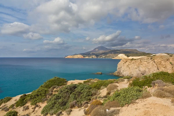 南海岸的米洛斯岛景观、 基克拉迪、 希腊 — 图库照片