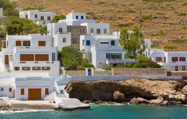 Traditional houses by the sea in Kamares, Sifnos island, Cyclades, Greece — Stock Photo, Image