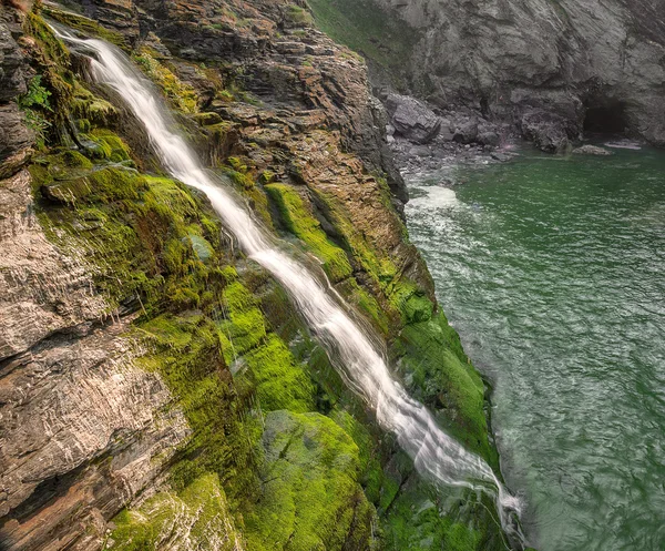 Tintagel-Strand-Wasserfall — Stockfoto