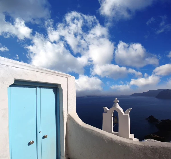 Arquitectura blanca en Isla de Santorini, Grecia — Foto de Stock