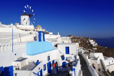 Santorini, Yunanistan, oia Köyü ünlü yel değirmeni ile