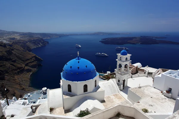 Santorini with Traditional Church in Fira, Greece — Stock Photo, Image