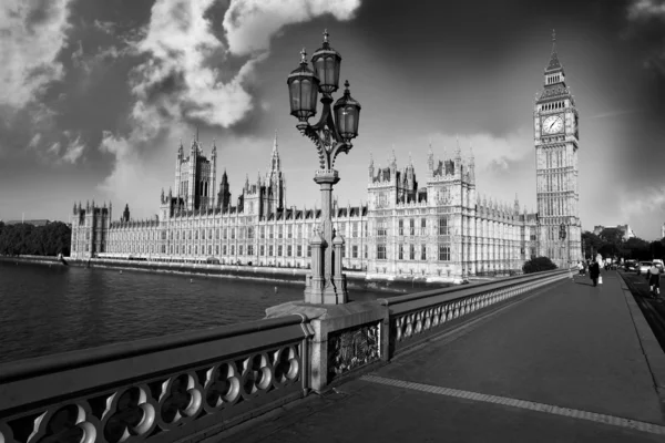 Μπιγκ Μπεν με γέφυρα, Λονδίνο, Ηνωμένο Βασίλειο — Φωτογραφία Αρχείου
