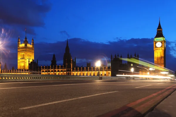 与桥梁在英国伦敦的大笨钟 — 图库照片