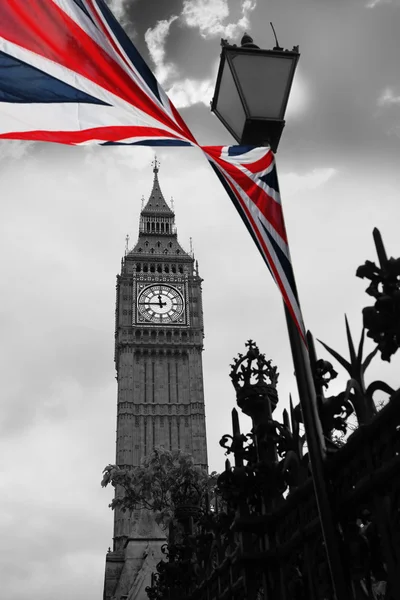 Big Ben with colorful flag of England in London — Stock Photo, Image