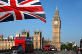 Big Benu s červeným dvoupodlažním v Londýně, Velká Británie
