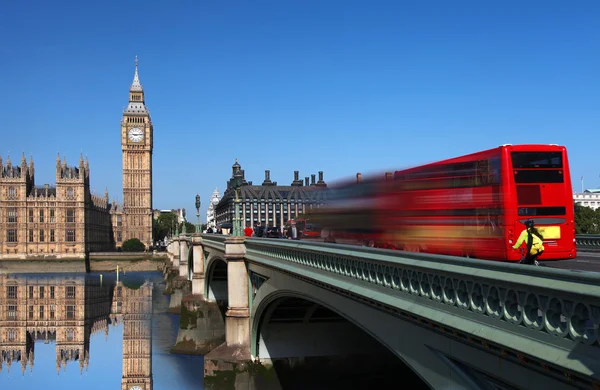 Big Benu s červeným dvoupodlažním v Londýně, Velká Británie — Stock fotografie
