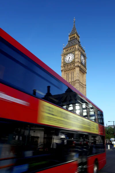 Big Ben con doble piso rojo en Londres, Reino Unido —  Fotos de Stock