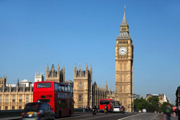 与在英国伦敦红色双层大笨钟 — 图库照片