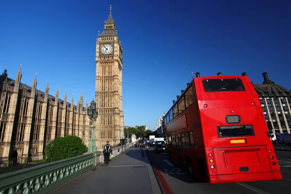Big Ben with red double-decker in London, UK — Stock Photo, Image