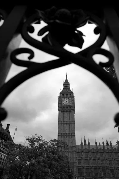 Dramatiska big ben i london, Storbritannien — Stockfoto