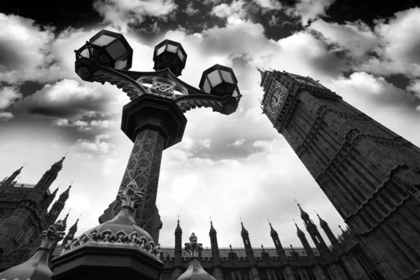 El dramático Big Ben en Londres, Reino Unido — Foto de Stock