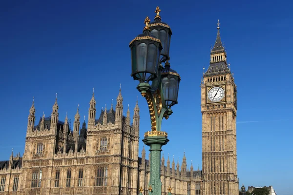 Big Ben with bridge lamp in London, UK — Stock Photo, Image