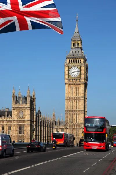 Big Ben avec drapeau coloré de l'Angleterre à Londres — Photo