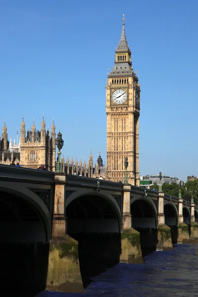 Big Ben con puente en Londres, Reino Unido — Foto de Stock