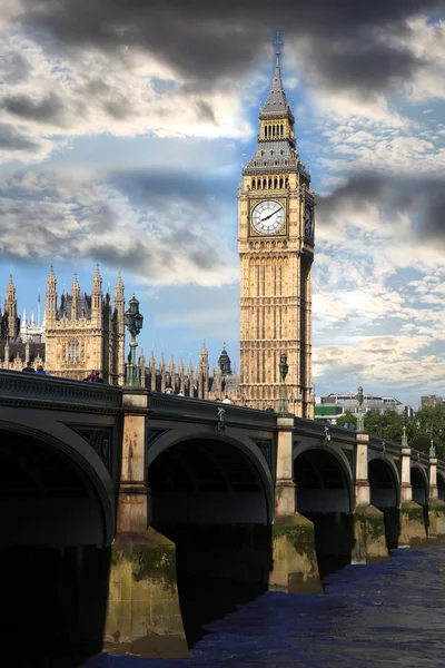 Big Ben con puente en Londres, Reino Unido — Foto de Stock