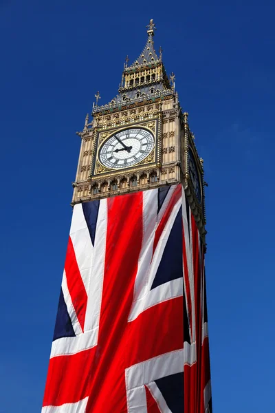 Berömda big ben med flagga england london — Stockfoto