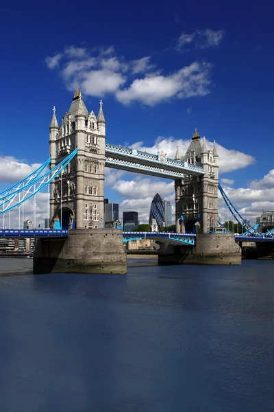 Slavný tower bridge v Londýně, Velká Británie — Stock fotografie