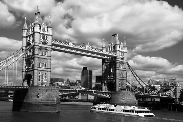 प्रसिद्ध टॉवर ब्रिज, लंडन, यूके — स्टॉक फोटो, इमेज