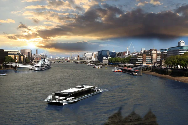 Boot op thame in Londen, Verenigd Koninkrijk — Stockfoto