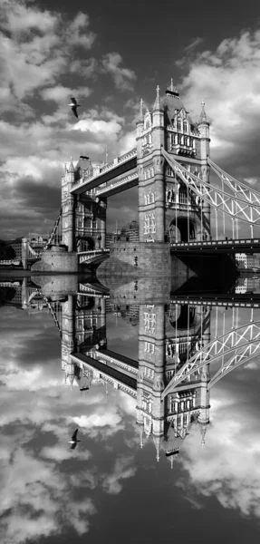 유명한 타워 브릿지, 런던, 영국 — 스톡 사진
