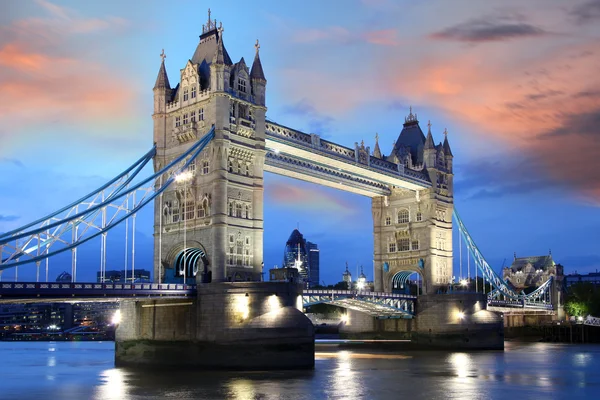 Slavný tower bridge, Londýn, Velká Británie — Stock fotografie
