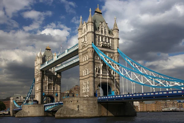 有名なタワー ブリッジ、ロンドン、イギリス — ストック写真