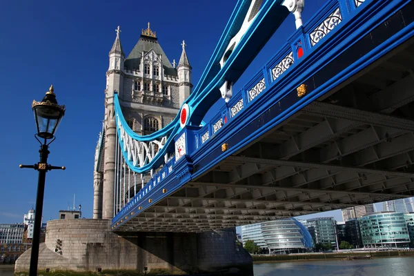 Berühmte Tower Bridge, London, Großbritannien — Stockfoto