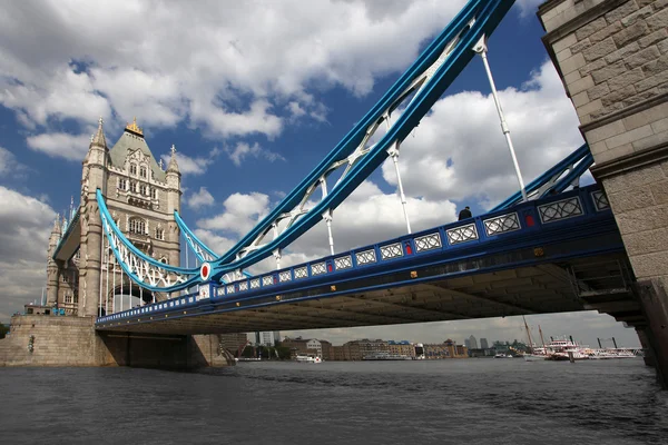 Berömda tower bridge, london, Storbritannien — Stockfoto
