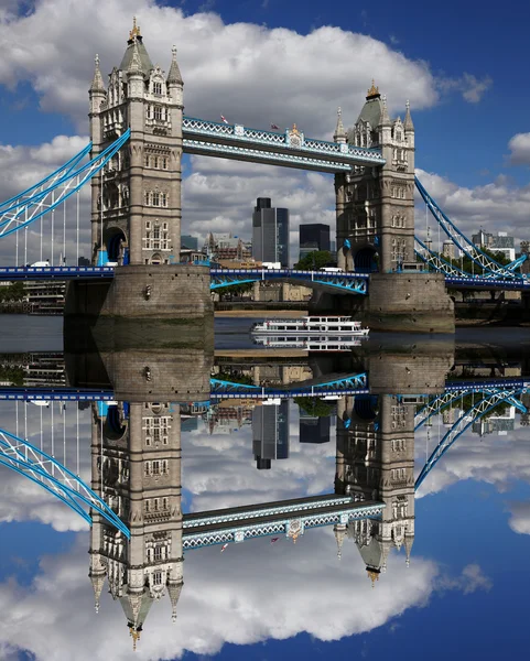 Πύργος γέφυρα στην όμορφη βραδιά, Λονδίνο, Ηνωμένο Βασίλειο — Φωτογραφία Αρχείου