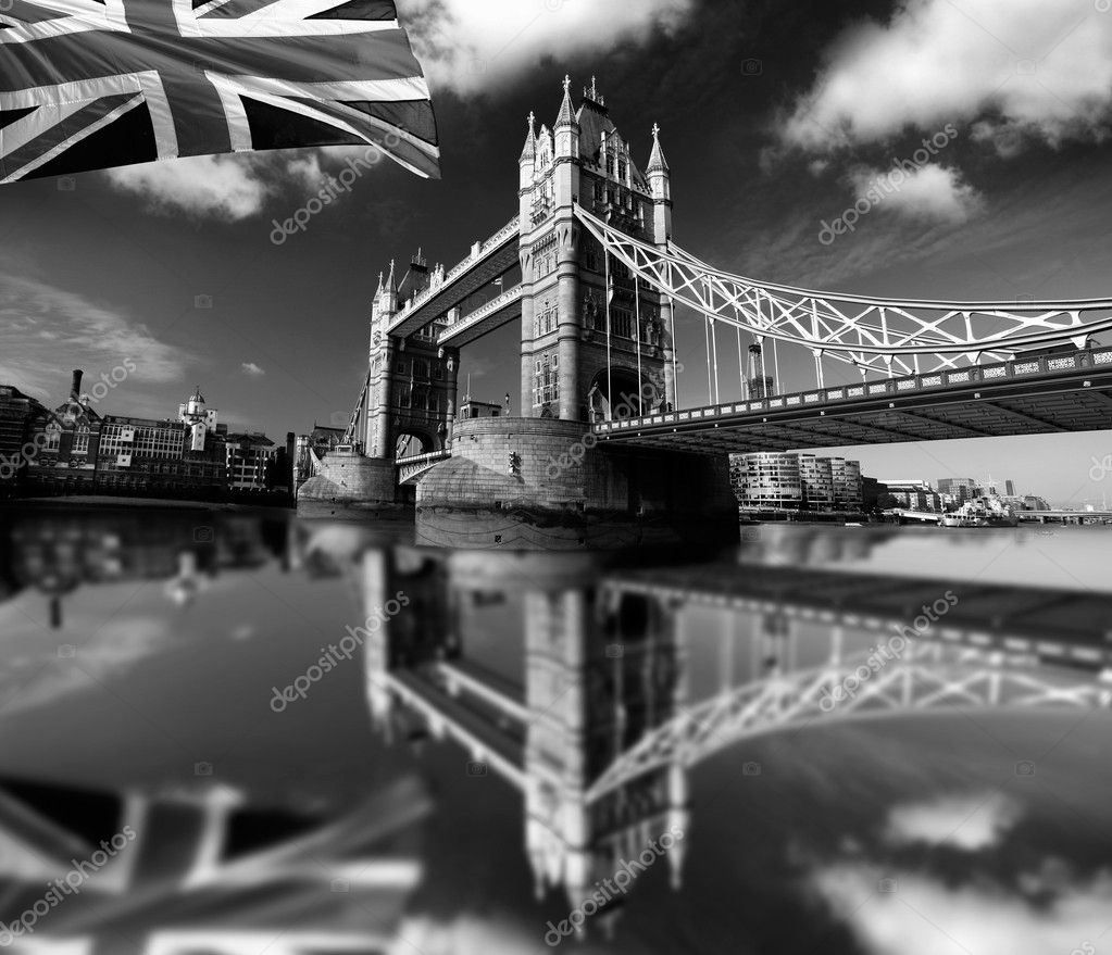 Famous Tower Bridge, London, UK — Stock Photo © samot #11037854