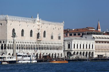 Venedik ile doge Sarayı üzerindeki piazza san marco İtalya