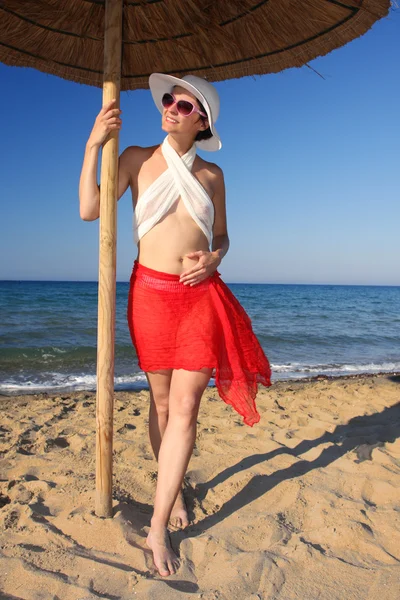 Kumsalda seksi kadın — Stok fotoğraf