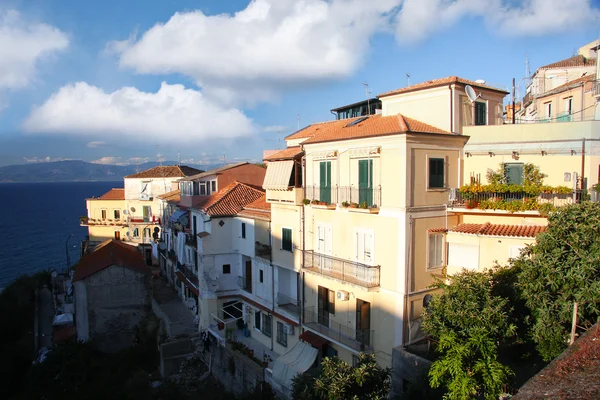 Scilla huizen in Calabrië, Italië — Stockfoto