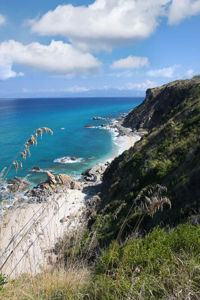 Fantastische Calabrië azuurblauwe kust in Italië — Stockfoto