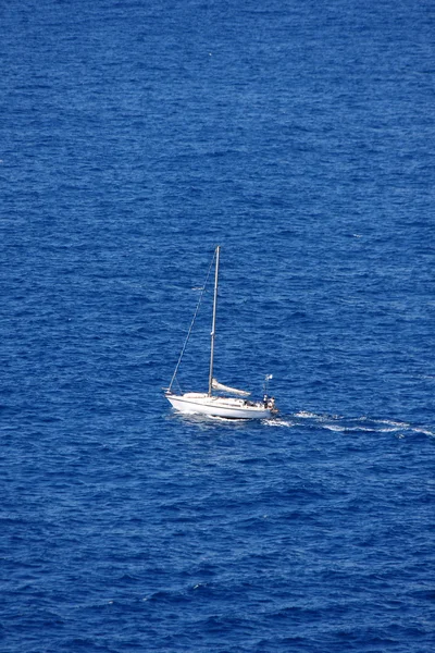 机动船失踪在希腊扎金索斯岛 — 图库照片