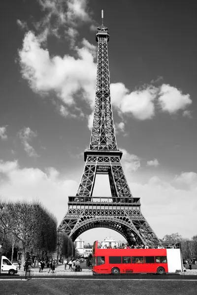 Tour Eiffel et bus à Paris, France — Photo