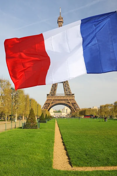 Eiffelova věž s příznakem v Paříži, Francie — Stock fotografie