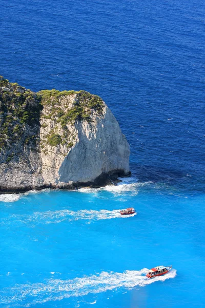 Hastighet båt på det azurblåa havet — Stockfoto