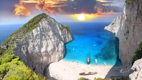 Дивовижні пляжі Navagio Закінтос, Греція Ліцензійні Стокові Зображення