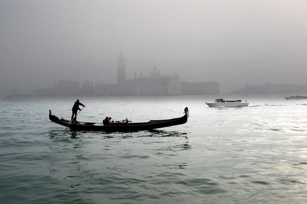 Gondoly v ráno, Benátky, Itálie — Stock fotografie