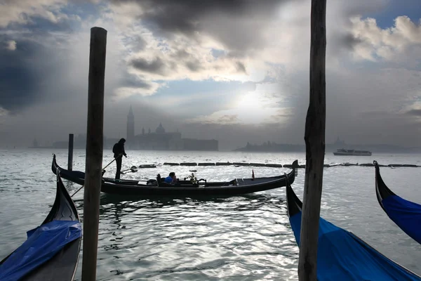 Veneza com gôndolas no Grande Canal — Fotografia de Stock
